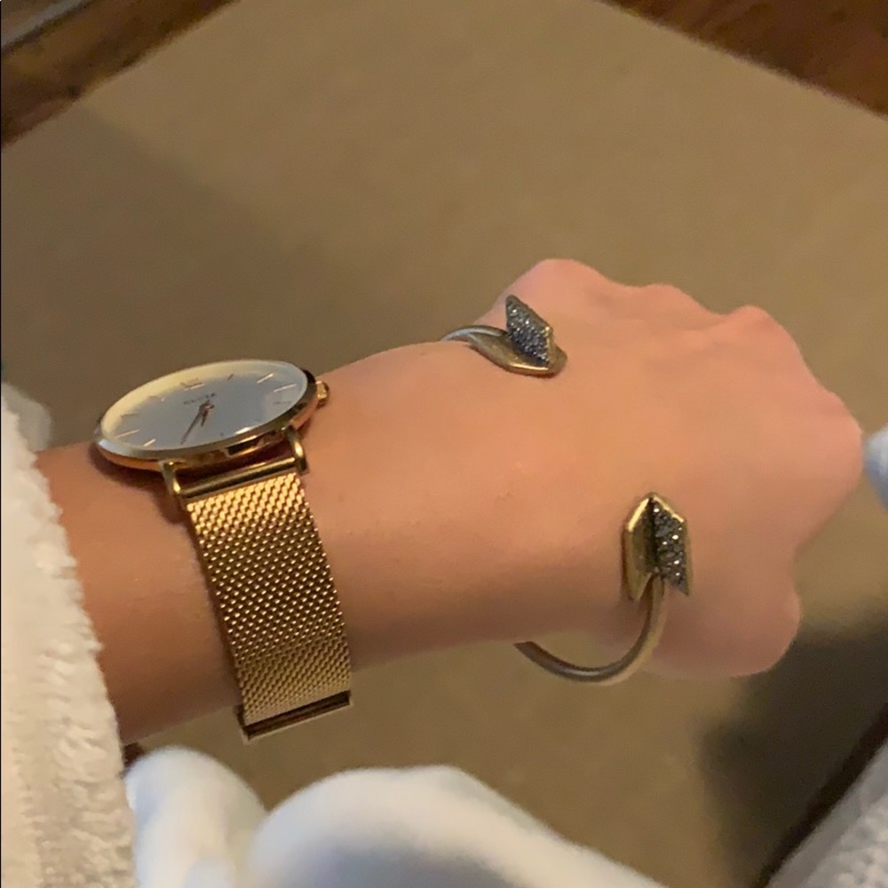 Arrow bangle with rhinestones